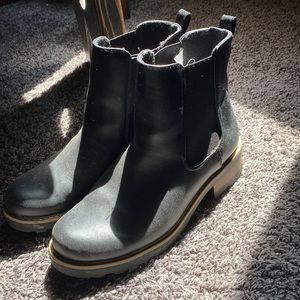 Women’s combat boot size 9.5